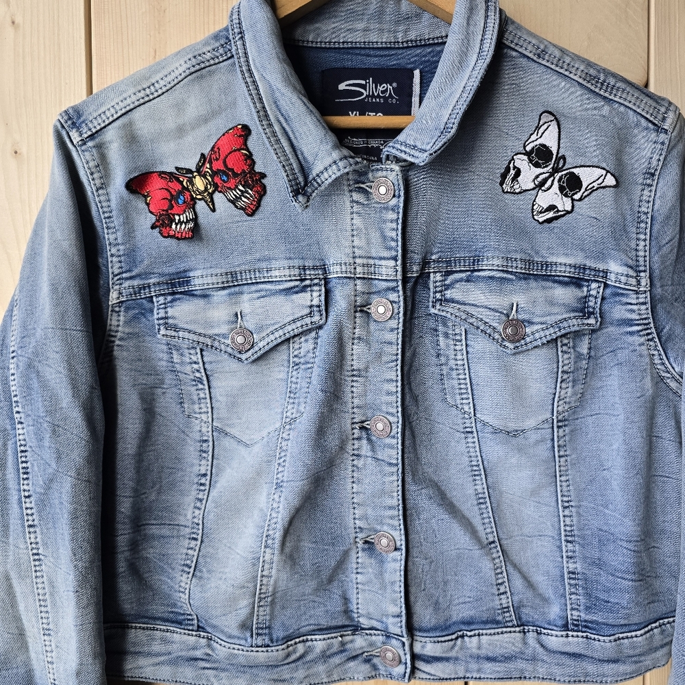 Silver Jeans Light Blue Denim Jacket Skull Patches Gothic Womens XL - Picture 2 of 10